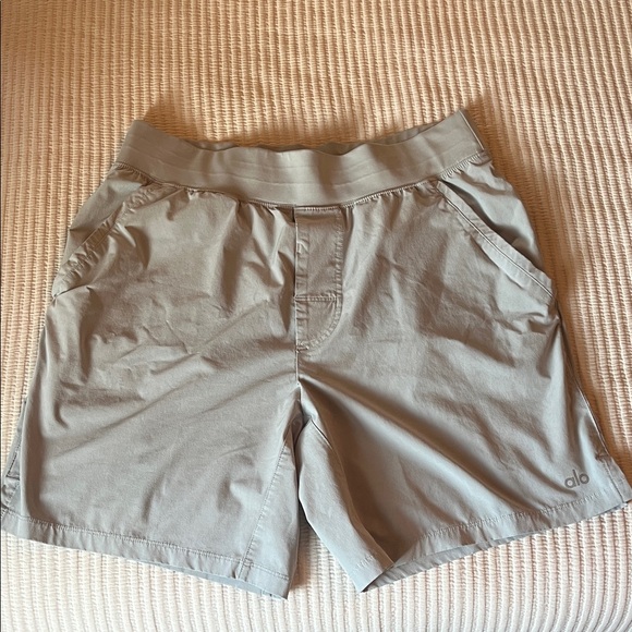 ALO Yoga Light Gray Performance Shorts - Picture 1 of 3